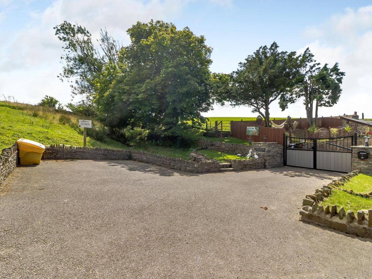 Caner Bach Lodge Bridgend  Exterior foto